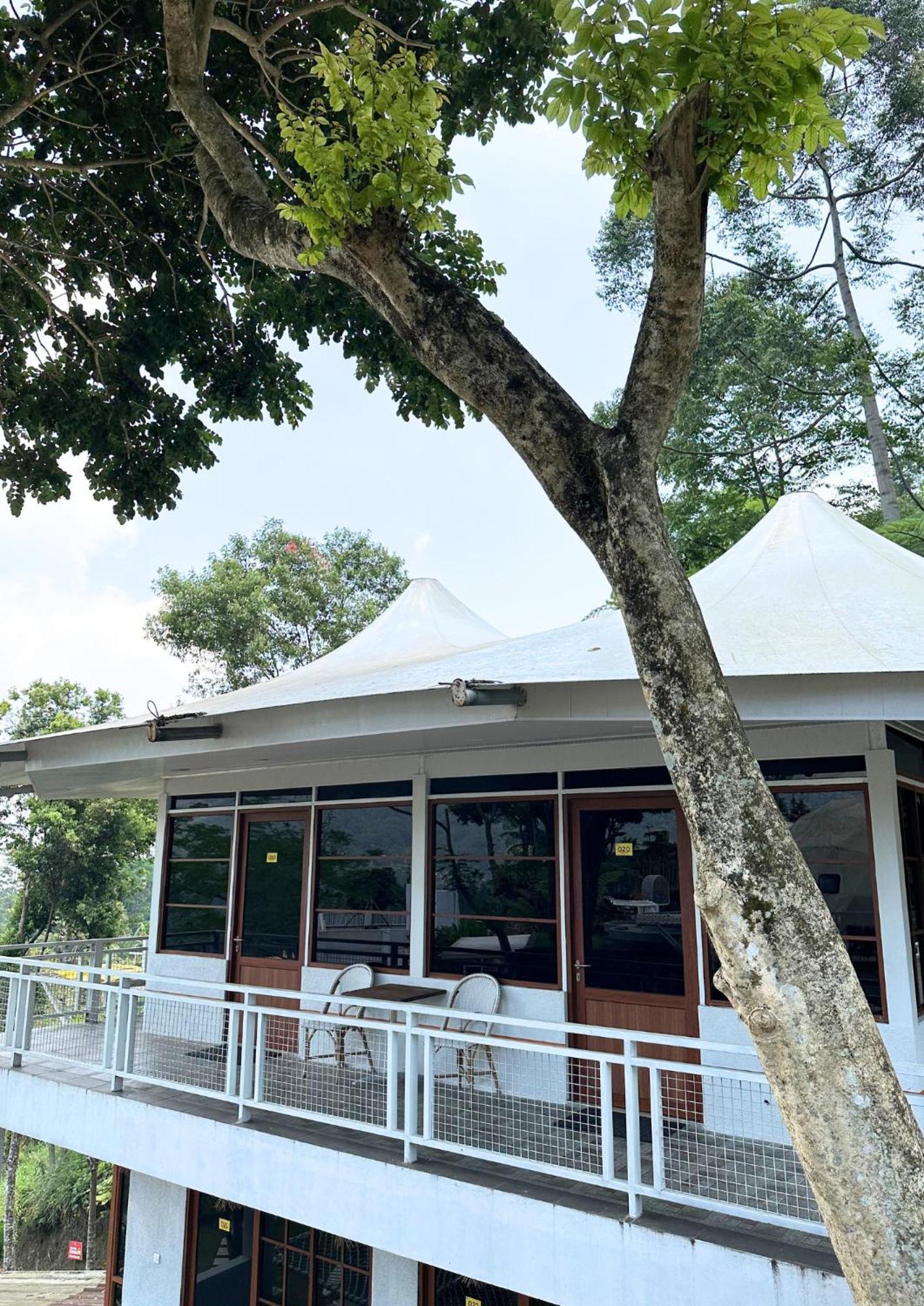 De Pointé Resort&Resto Campaka Extérieur photo